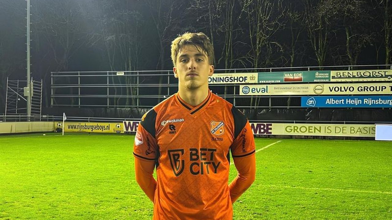 Proses Naturalisasi Mauro Zijlstra, striker muda berbakat, telah memasuki babak baru setelah surat permohonannya ditandatangani Presiden. Akankah ia segera membela Garuda?