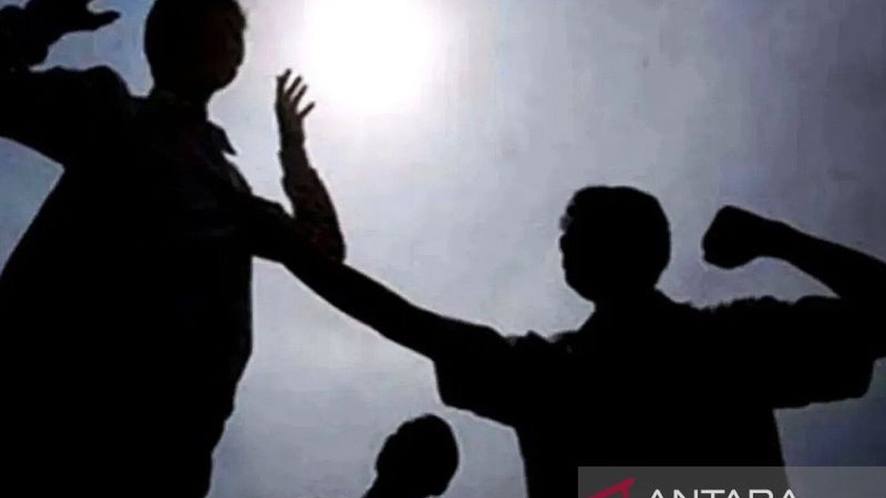 Seorang wanita diduga aniaya pria Malaysia di Jakarta Selatan. Insiden ini terjadi saat keduanya membahas perceraian dan hak asuh anak. Apa motif sebenarnya?