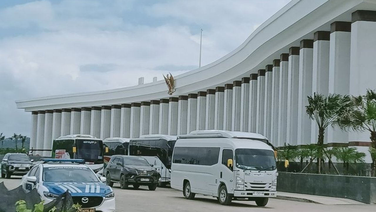 Kepala OIKN Basuki Hadimuljono menegaskan perpindahan ASN ke IKN terus berlanjut. Ribuan pegawai telah menempati hunian, menandai kemajuan signifikan IKN.
