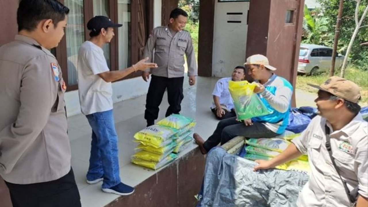 Program Gerakan Pangan Murah (GPM) Pemkab Gunung Mas dan Bulog sukses besar di Tumbang Miri, habiskan dua ton beras SPHP hanya dalam dua jam. Simak dampaknya!