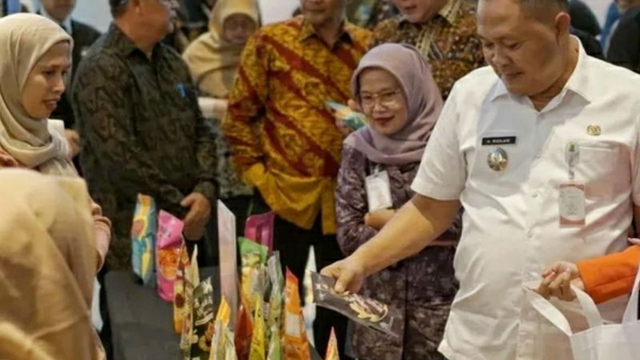 Wakil Bupati Karawang Maslani menegaskan pentingnya sinergi UMKM Karawang dengan pemerintah dan swasta untuk membangun ekonomi lokal yang berdaya saing, didukung anggaran Rp12 miliar.