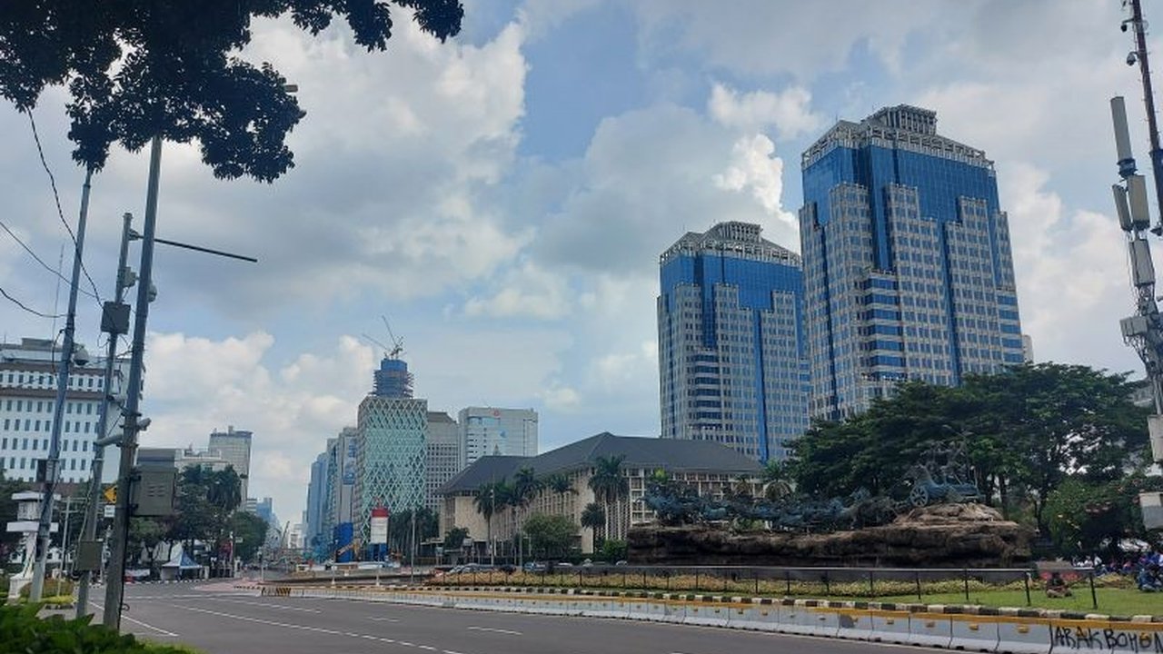 Badan Meteorologi, Klimatologi, dan Geofisika (BMKG) merilis Prakiraan Cuaca Jakarta untuk hari ini. Sebagian besar wilayah diprediksi cerah. Simak detailnya!