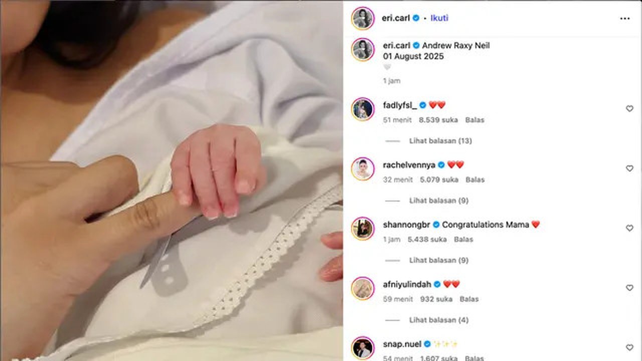 Aktris Erika Carlina melahirkan bayi laki-laki yang dinamai Andrew Raxy Neil, 1 Agustus 2025, lebih awal dari perkiraan di tengah isu hamil di luar nikah.
