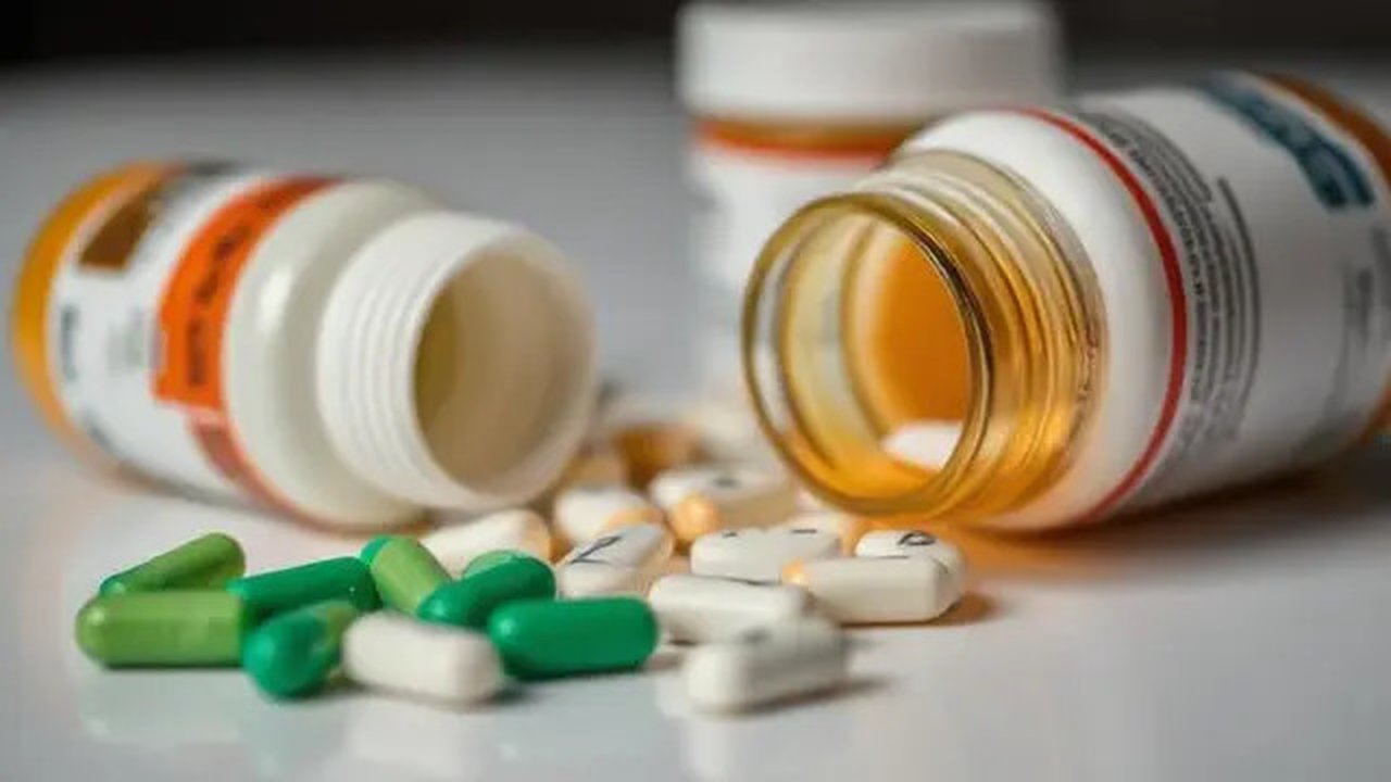 Obat yang Beredar di Masyarakat Tak Boleh Sembarangan, Begini Cara BPOM Memastikan Kualitasnya. Foto dibuat oleh AI.