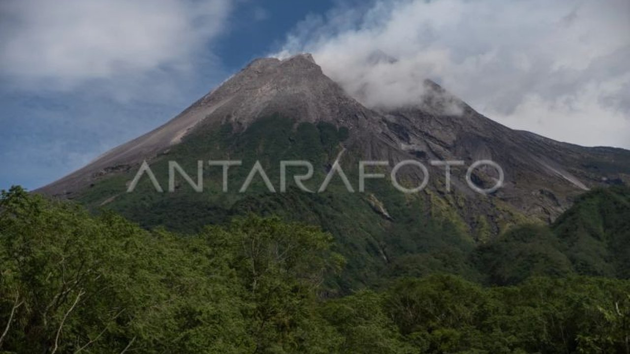 BPPTKG melaporkan volume kubah lava barat daya Gunung Merapi telah mencapai 4 juta meter kubik. Bagaimana detail aktivitas terkini dan status siaga Gunung Merapi?