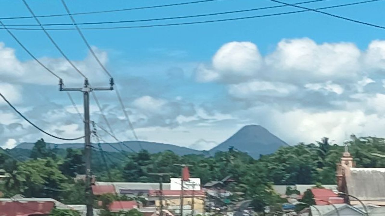 Badan Geologi ESDM mengingatkan masyarakat Minahasa Tenggara untuk mewaspadai ancaman lahar Gunung Soputan yang berstatus Waspada, terutama di bantaran sungai.