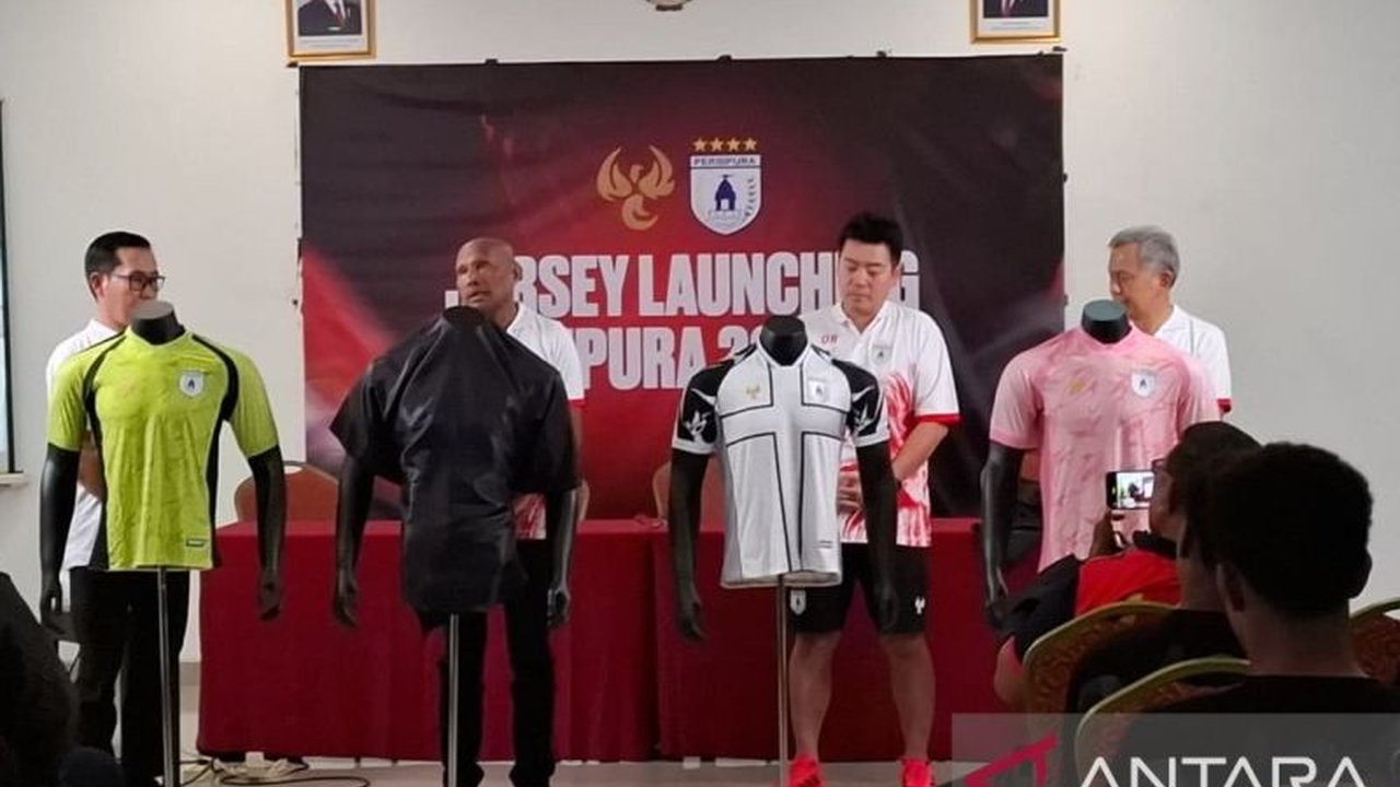 Persipura Jayapura resmi meluncurkan jersei terbaru dengan filosofi unik 'Ikan Terbang' untuk Championship 2025/2026. Jersei Persipura ini diharapkan jadi simbol kebangkitan.