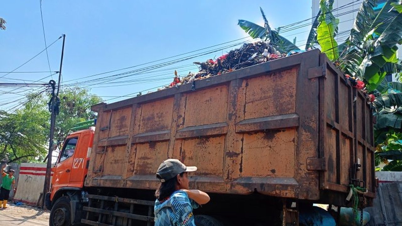 Viral Sampah Menutup Jalan, Sudin LH Gencarkan Pengangkutan Sampah Jakarta Timur di Cakung