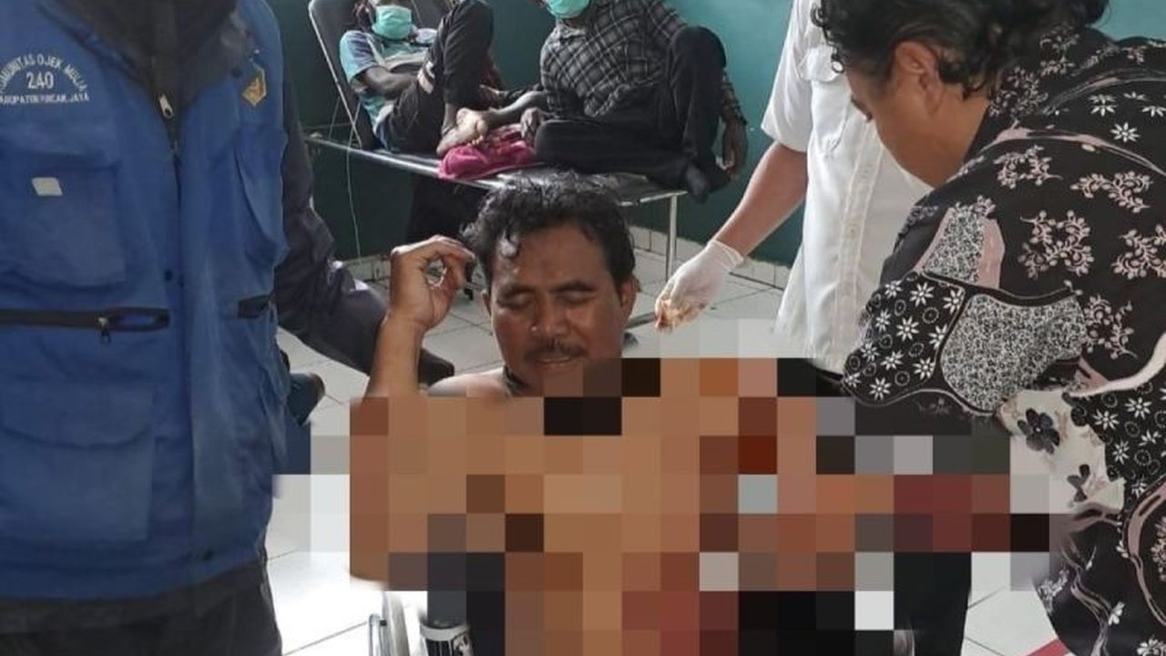 Satgas Damai Cartenz bergerak cepat selidiki insiden penyerangan warga sipil di Puncak Jaya. Seorang tukang ojek diserang OTK, memicu pertanyaan besar tentang keamanan.