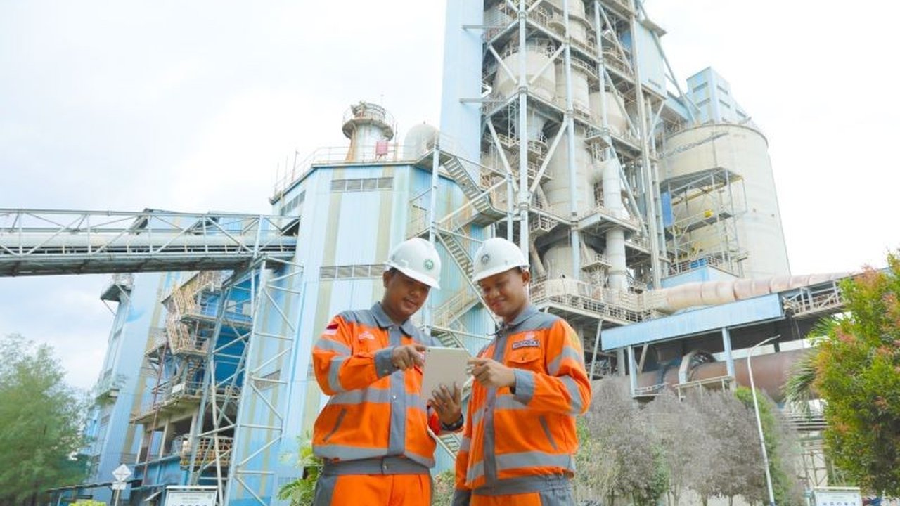 PT Semen Baturaja (SMBR) mencatatkan lonjakan laba bersih signifikan hingga Rp79,62 miliar di semester I 2025. Apa strategi di balik pertumbuhan fantastis Semen Baturaja ini?