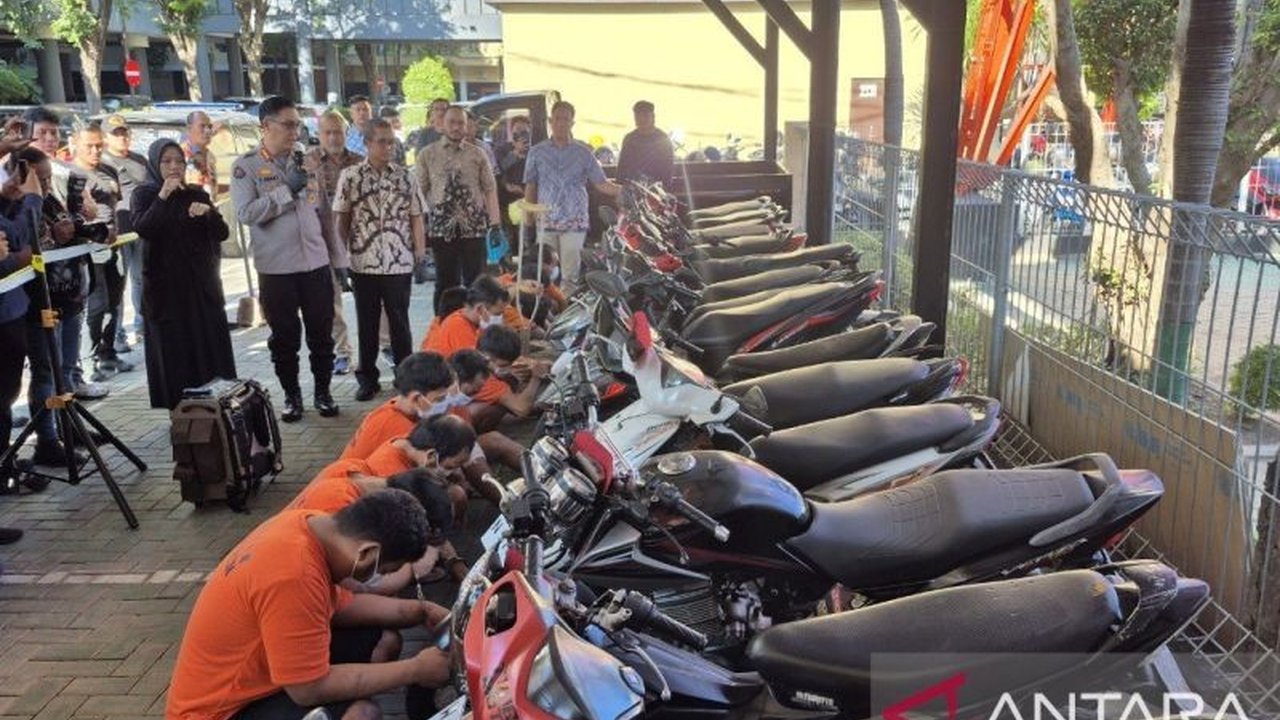 Fakta Mengejutkan! 12 Tersangka Penangkapan Pelaku Curanmor Berhasil Diciduk Polda Jatim Selama Juli 2025