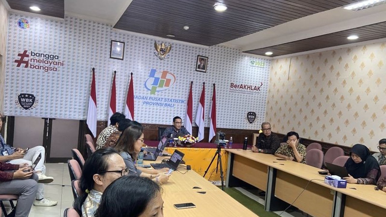 Data BPS menunjukkan Kunjungan Wisatawan Mancanegara Bali mencapai 637 ribu lebih pada Juni 2025, melonjak signifikan. Apa saja faktor pendorongnya dan negara mana yang dominan?