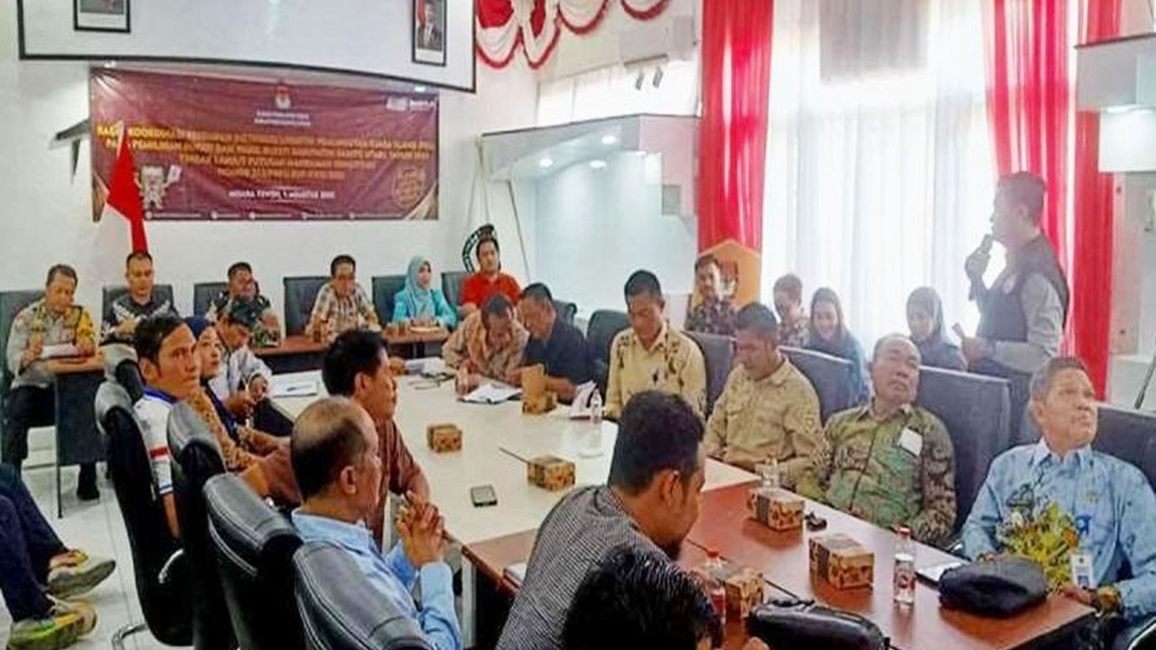 KPU Barito Utara memastikan distribusi logistik PSU Pilkada akan dimulai 4 Agustus 2025. Proses krusial ini melibatkan rute unik dan strategi keamanan yang ketat. Simak selengkapnya!