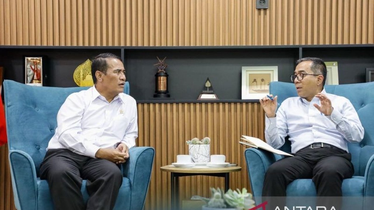 Kementerian Pendidikan Tinggi, Sains, dan Teknologi (Kemdiktisaintek) bersama Kementan membuka peluang Riset Pertanian Kolaboratif di bidang pembibitan dan irigasi, melibatkan mahasiswa hingga industri.