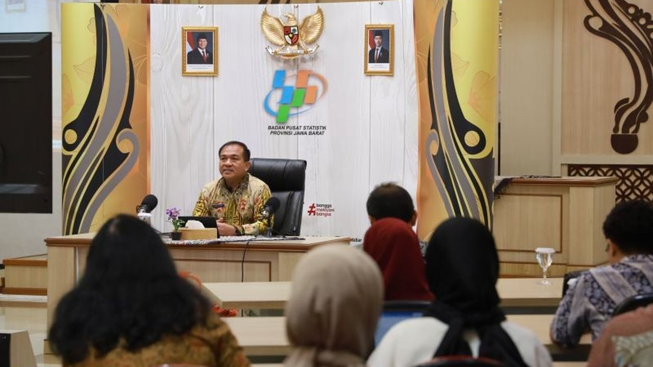 Kinerja Ekspor Impor Jawa Barat pada Juni 2025 menunjukkan tren positif dengan ekspor nonmigas sebagai motor utama, namun sektor migas alami penurunan. Simak detailnya!