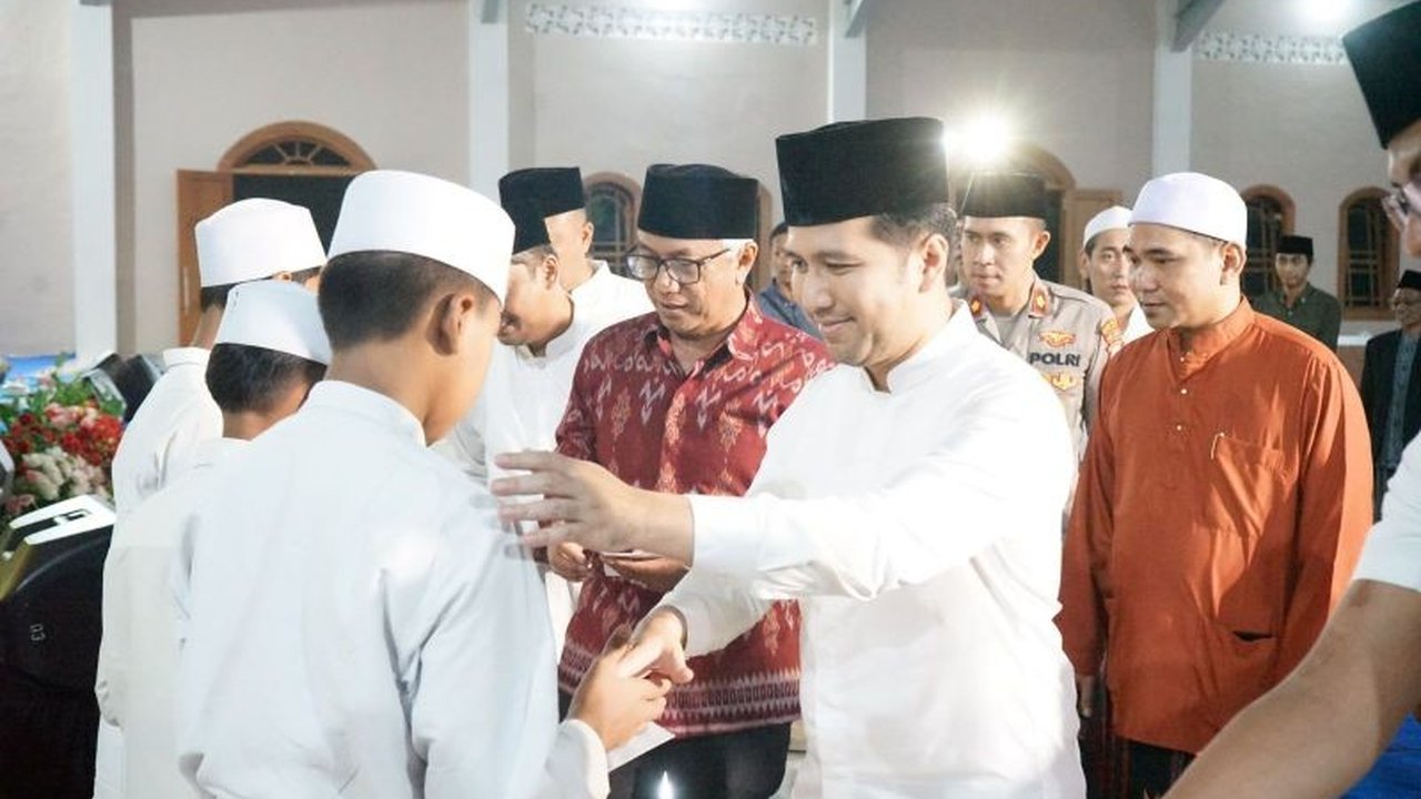 Wakil Gubernur Jawa Timur Emil Dardak mendorong Pendidikan Santri di Kediri untuk terus belajar. Apa pesan pentingnya agar santri siap menghadapi tantangan zaman?