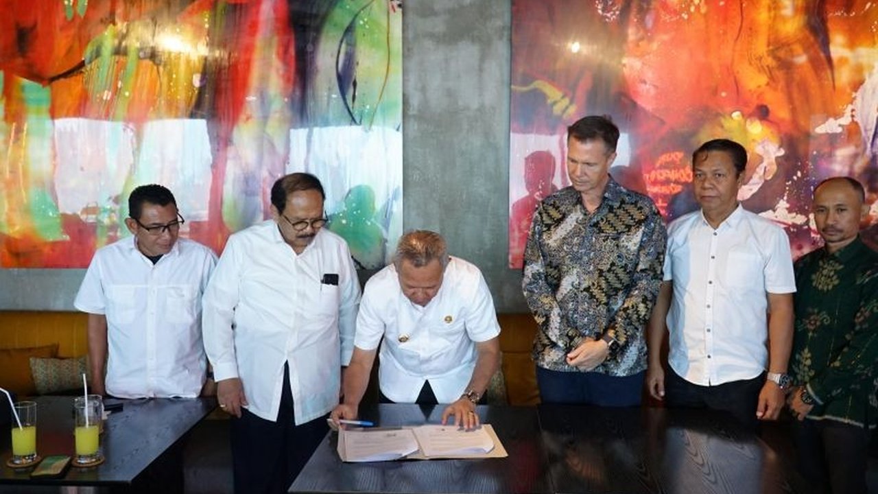 Pemerintah Kabupaten Sigi menjalin kerja sama strategis dengan Asosiasi Biochar Indonesia Internasional (ABII) untuk memperkuat ketahanan pangan Sigi dan melestarikan lingkungan. Bagaimana teknologi biochar akan mengubah pertanian lokal?