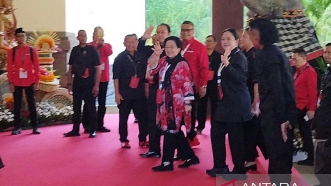 Ketua Umum Megawati PDIP tiba di Bali untuk menutup Kongres ke-6, didampingi Puan dan Prananda. Apa pesan politiknya yang akan disampaikan?