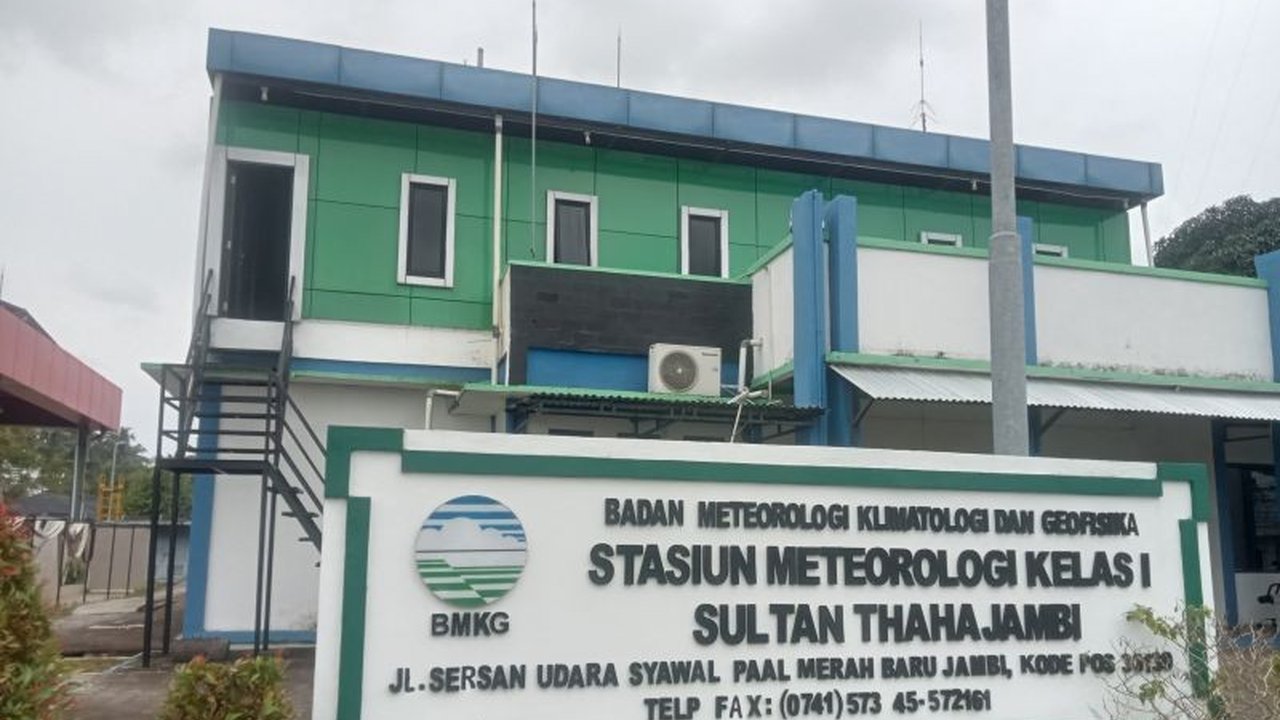 BMKG memprakirakan sebagian wilayah Jambi berpotensi diguyur hujan ringan. Simak jadwal dan lokasi potensi hujan Jambi yang terjadi secara alami.