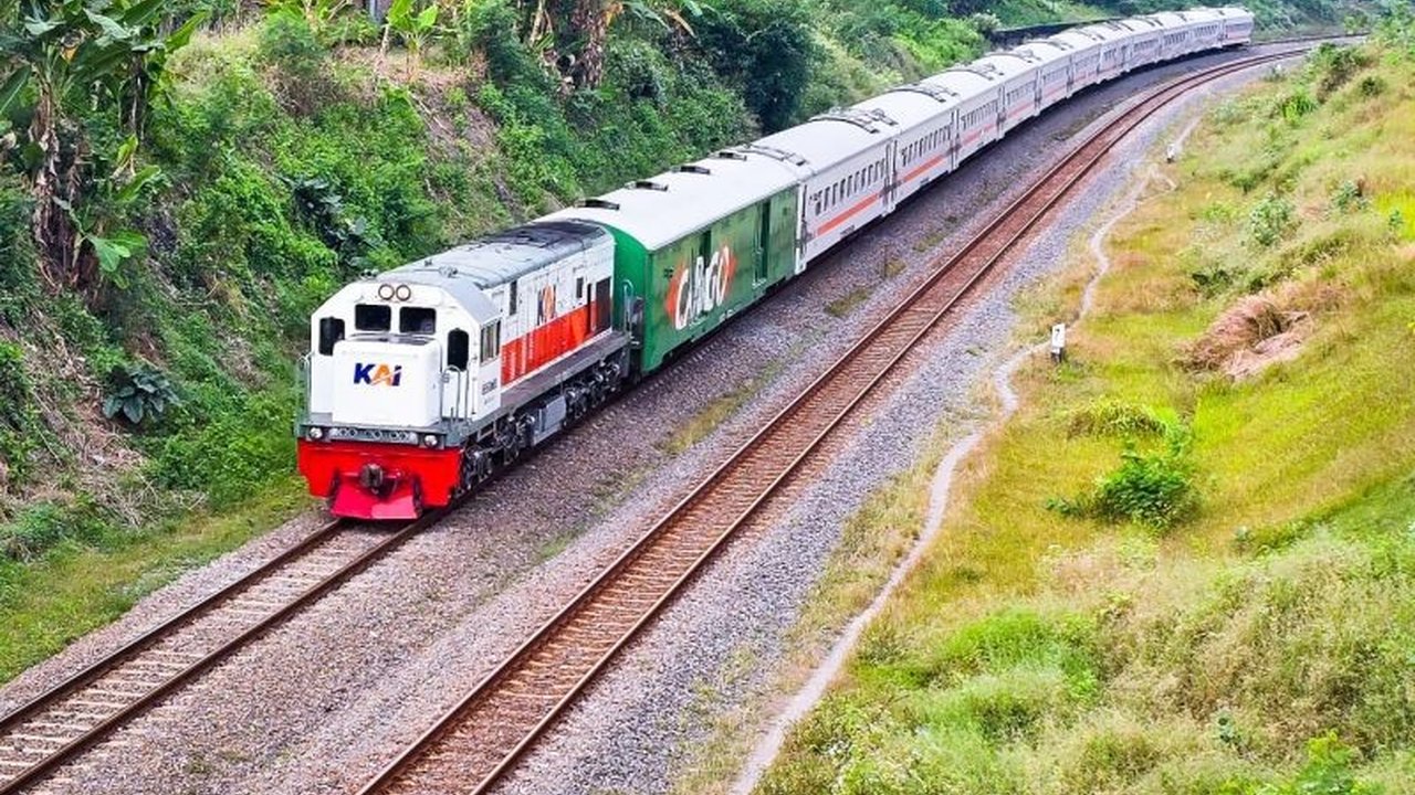 Insiden KA Bromo Anggrek anjlok di Subang sebabkan sejumlah perjalanan kereta api jarak jauh di Daop 7 Madiun alami keterlambatan dan pembatalan. Apa saja KA yang terdampak?