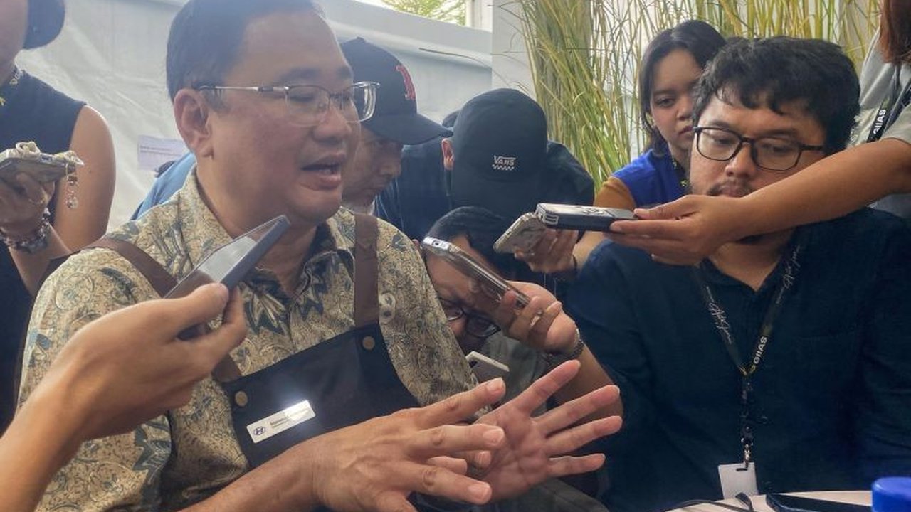 Fenomena perang harga mobil baru berdampak negatif pada penjualan mobil bekas. Chief COO Hyundai Motors Indonesia menjelaskan mengapa stok mobil bekas menjadi undervalue.