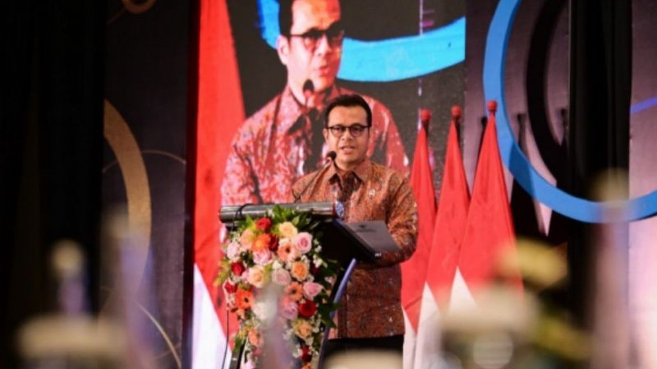 Wakil Menteri Komunikasi dan Digital Nezar Patria menegaskan verifikasi jurnalisme profesional adalah fondasi utama di era digital, membedakannya dari informasi media sosial yang belum tentu valid.