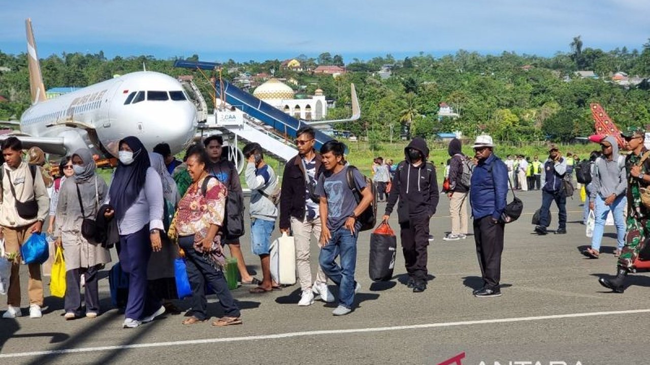 Jumlah Penumpang Pesawat Papua Barat melonjak signifikan pada Juni 2025, mencapai lebih dari 45 ribu orang. Simak pemicu peningkatan mobilitas ini!