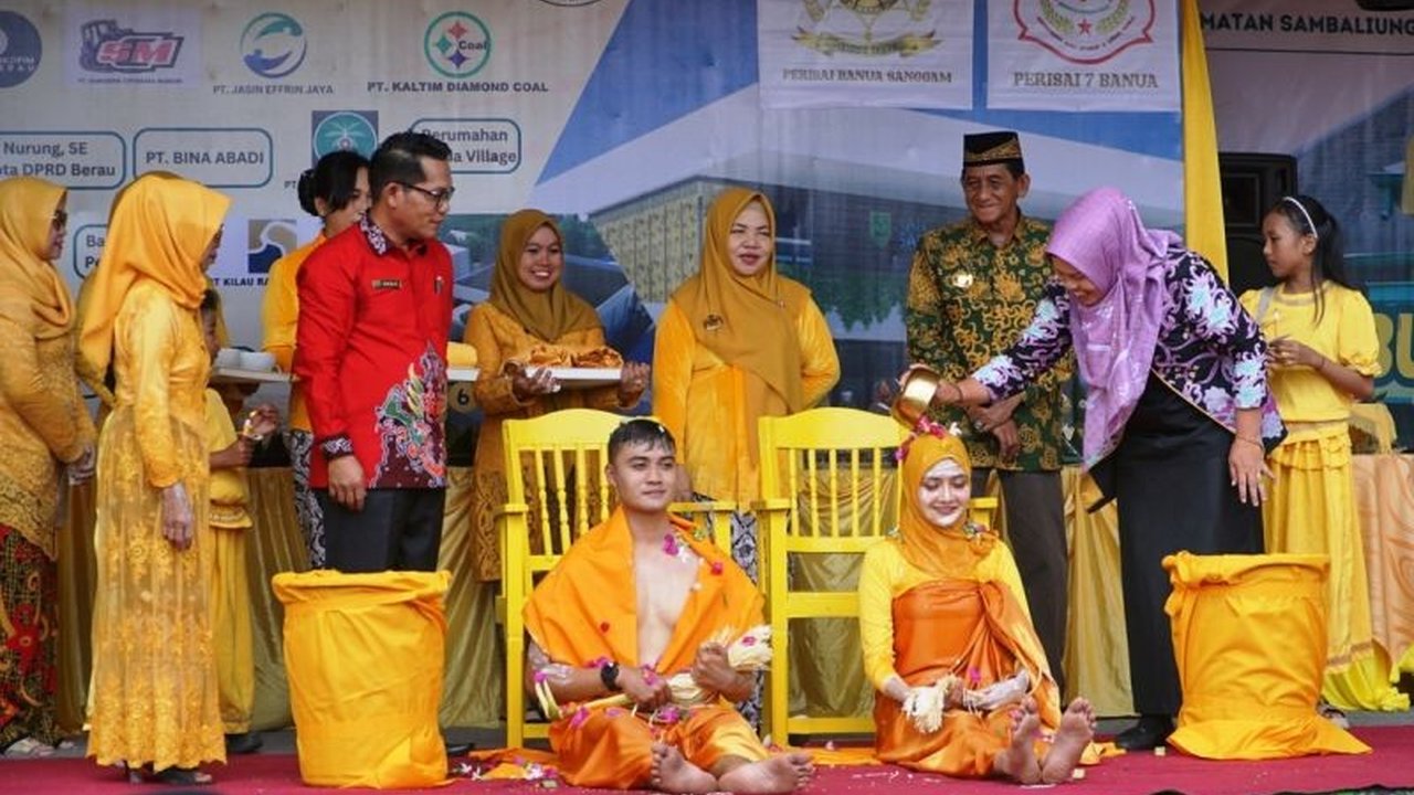 Pemerintah Kabupaten Berau gencar mengajak warga melestarikan budaya lokal untuk menarik wisatawan. Simak bagaimana Pelestarian Budaya Berau menjadi daya tarik utama!