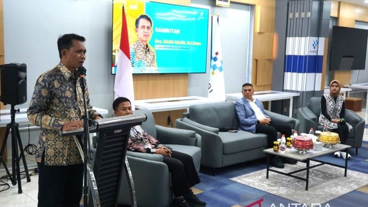 Kementerian Komunikasi dan Digital (Komdigi) membekali ratusan pengusaha pemula dengan pelatihan Pemasaran Digital Berbasis AI, kunci pengembangan UMKM di era digital.