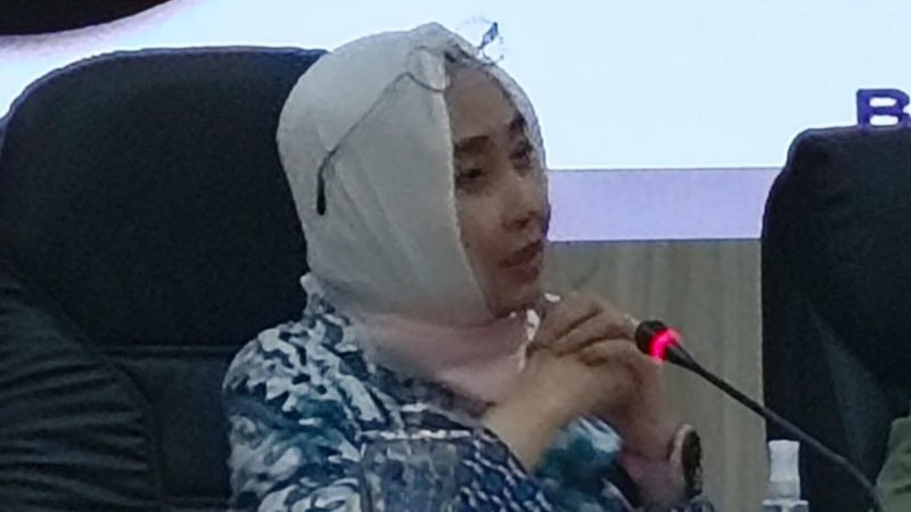 Badan Meteorologi, Klimatologi, dan Geofisika (BMKG) gencar melakukan modifikasi cuaca Karhutla di Kalimantan Barat. Bagaimana strategi ini berhasil menekan titik api?