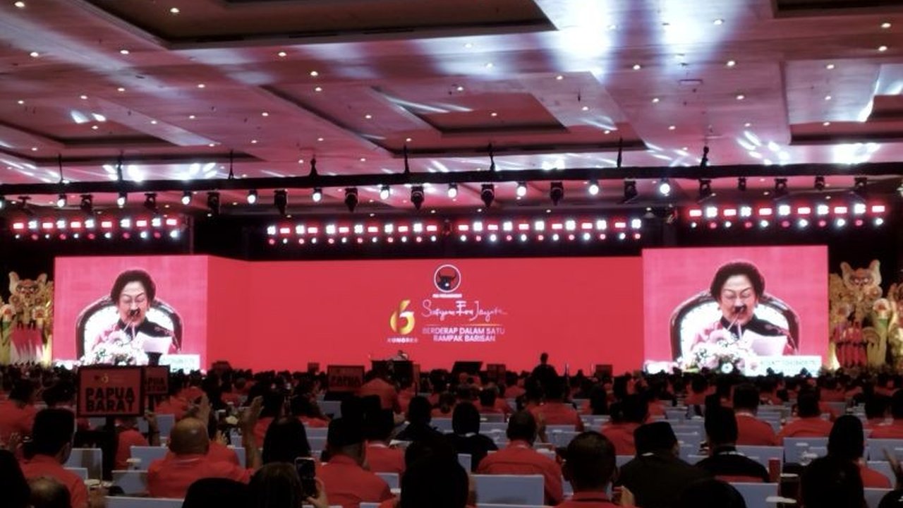 Ketua Umum PDIP, Megawati Soekarnoputri, menegaskan sikap PDIP tidak akan menjadi oposisi. Lantas, apa peran partai berlambang banteng moncong putih ini?