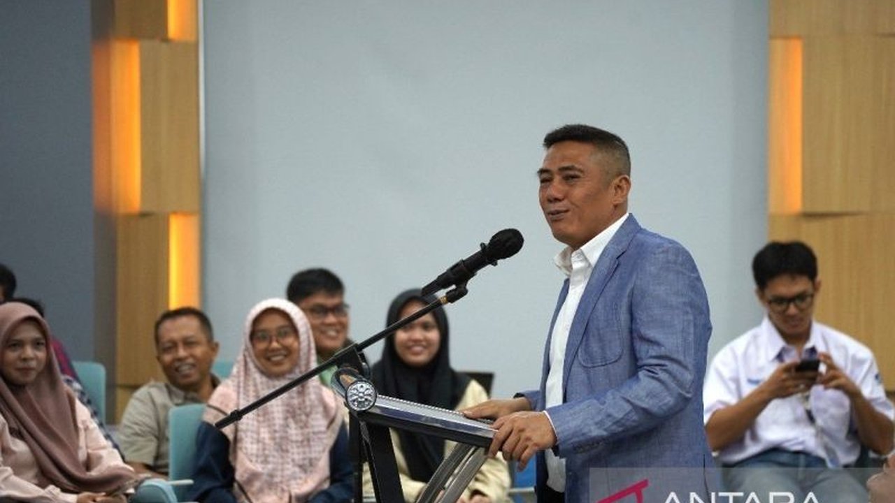 Legislator DPR RI Syamsu Rizal menyoroti urgensi etika digital di tengah banjir informasi media sosial. Lebih dari 80% sumber berasal dari digital, menuntut kecakapan memilih dan memilah.