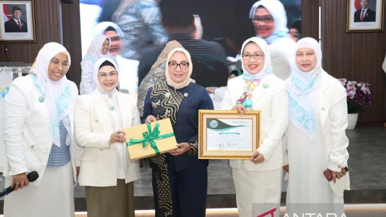 Menteri PPPA Arifah Fauzi menekankan pentingnya penguatan ketahanan keluarga sebagai benteng utama mencegah kekerasan terhadap perempuan dan anak di Indonesia. Angka kekerasan anak masih tinggi.
