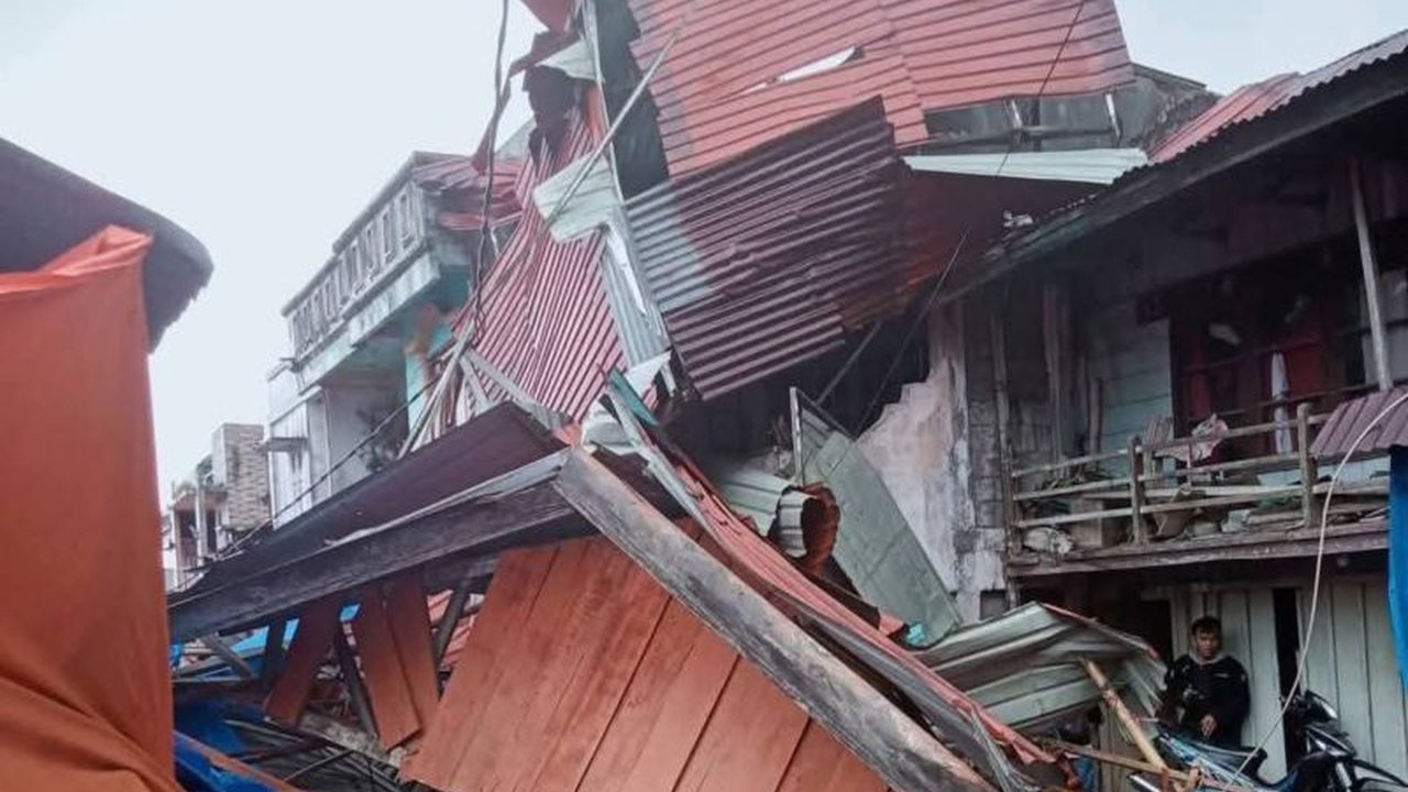Puluhan rumah di Kabupaten Kerinci rusak parah akibat sapuan Angin Puting Beliung Kerinci yang terjadi mendadak. Apa penyebab fenomena tak terduga ini di musim kemarau?