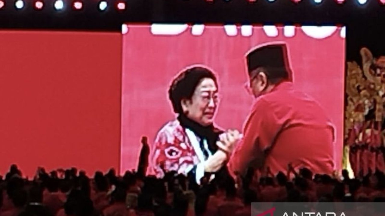 Ketua Umum PDIP Megawati Soekarnoputri mengungkap kebiasaan zikir malamnya, menyebut nama Hasto Kristiyanto, dan menyoroti pentingnya keadilan hukum di Indonesia.