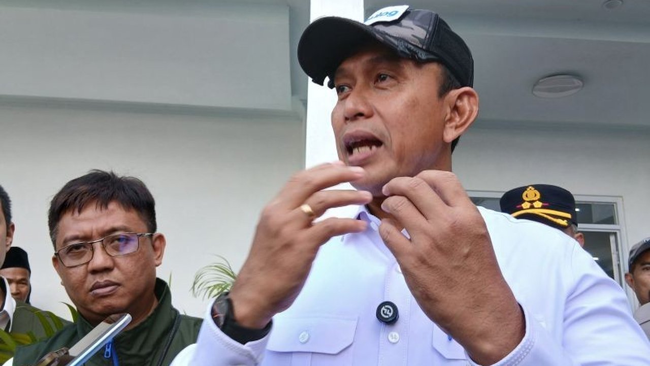 Perum Bulog memastikan program Bantuan Pangan Bulog tidak akan disalurkan kepada pelaku judi online dan terorisme. Simak bagaimana Bulog menjamin penyaluran tepat sasaran.