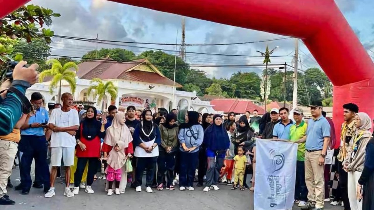 Tim KKN UGM menggelar 'Gemerlap Pinang 2025' di Tanjungpinang, sebuah upaya inovatif melestarikan dan mempromosikan kekayaan Budaya Melayu melalui fesyen. Bagaimana acara ini menarik perhatian generasi muda?