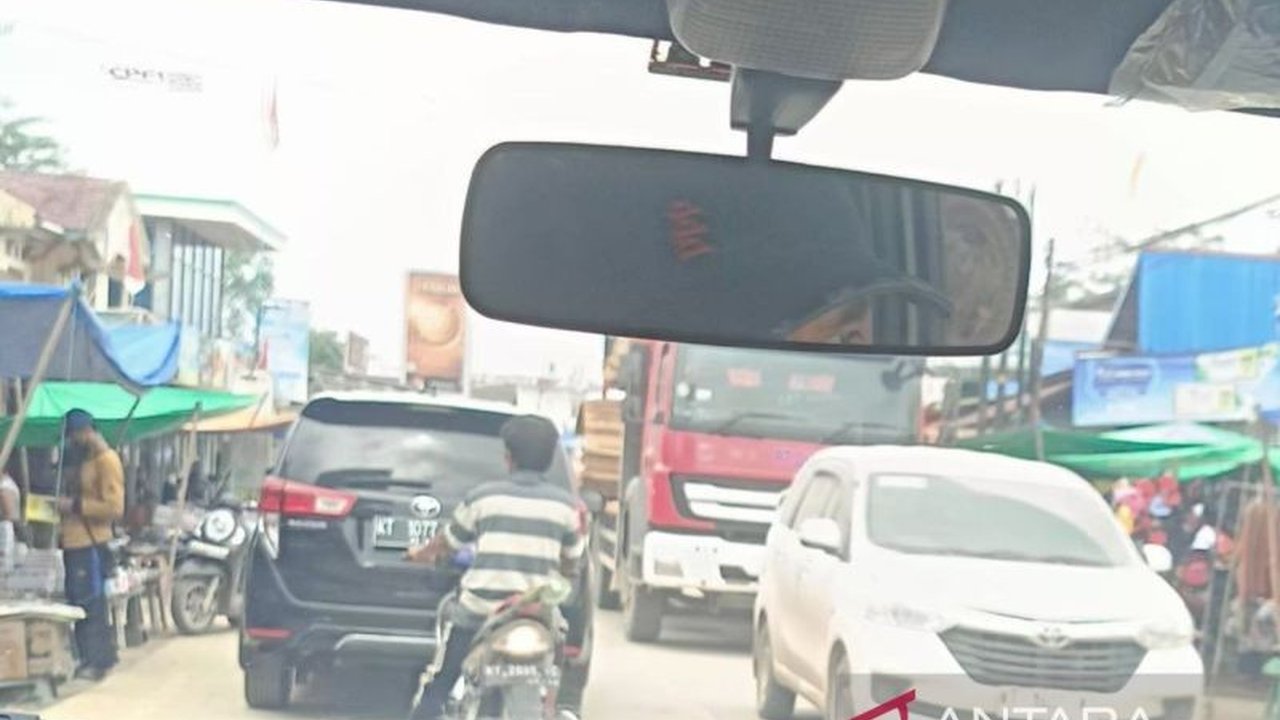 Otorita IKN menerapkan strategi mitigasi komprehensif dalam penataan Pasar Sepaku IKN. Pedagang dijamin kembali, bukan relokasi, demi keberlanjutan ekonomi lokal.