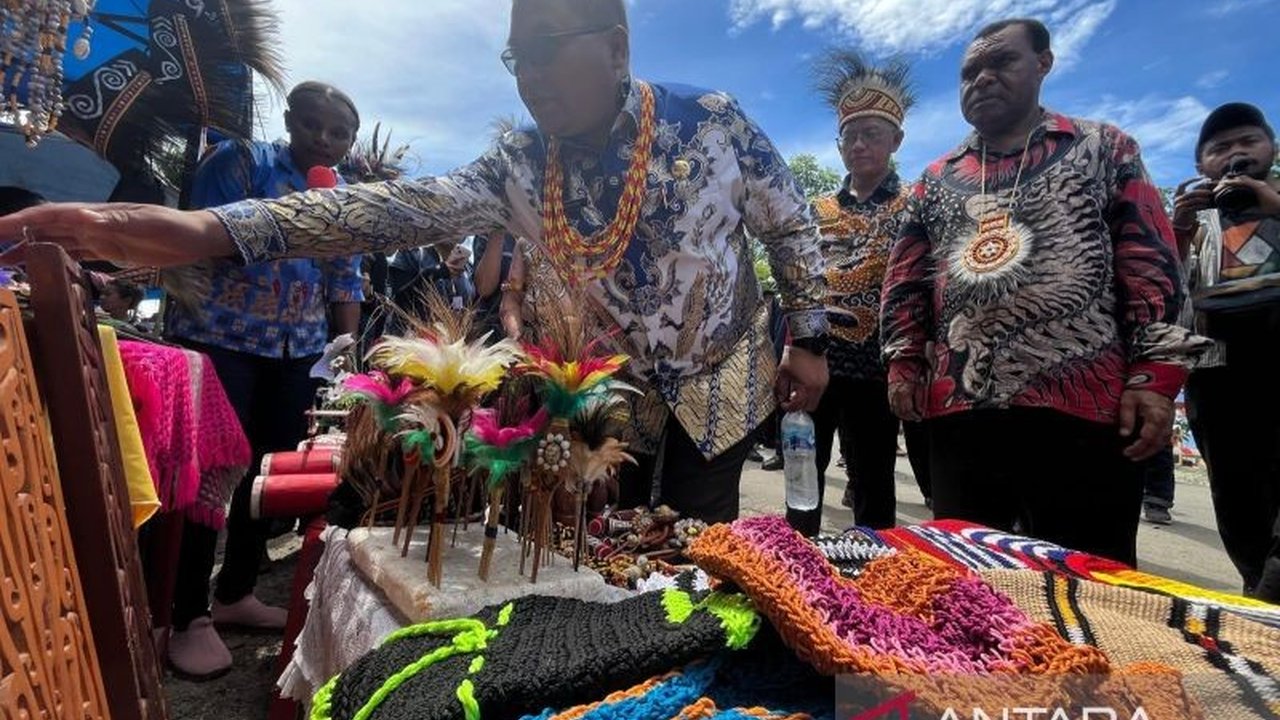 Mahasiswa UGM KKN Manokwari sukses menutup program pengabdian dengan Festival Menari di Kampung Bakaro, Manokwari Timur. Bagaimana festival ini menggerakkan pariwisata dan ekonomi lokal?