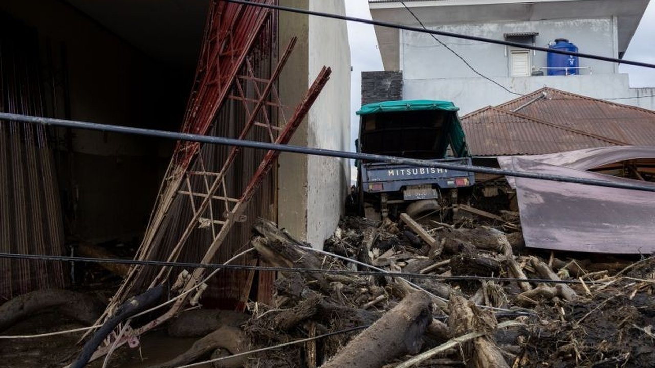 Pemerintah Provinsi Sumatera Barat mengusulkan penambahan EWS Lahar Dingin Marapi ke BNPB. Langkah ini krusial mengingat hanya sebagian kecil sungai yang berhulu Marapi telah dilengkapi sistem peringatan dini.