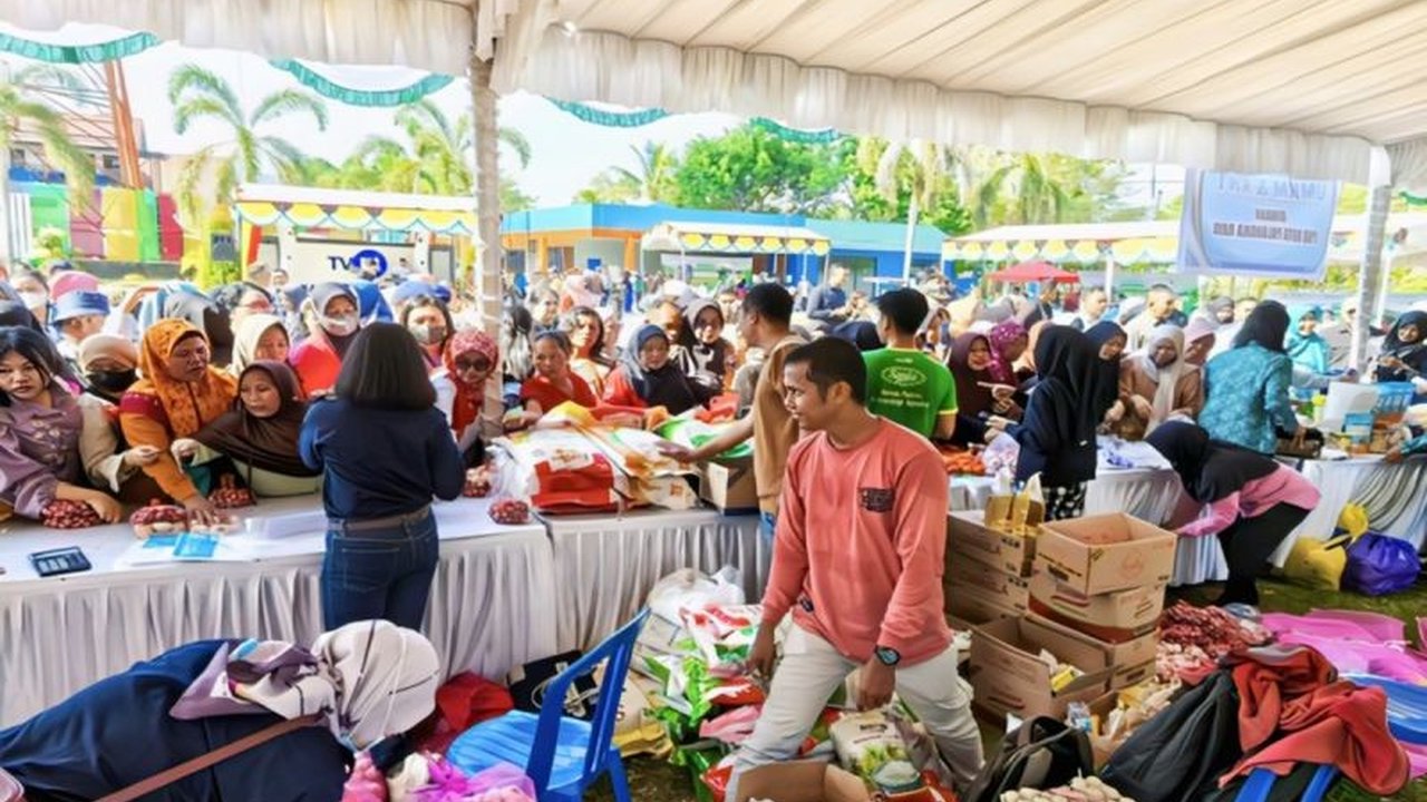 Pemerintah Provinsi Kalimantan Tengah sukses menyalurkan enam ton beras melalui Gerakan Pangan Murah Kalteng, upaya strategis menjaga stabilitas harga dan daya beli masyarakat.