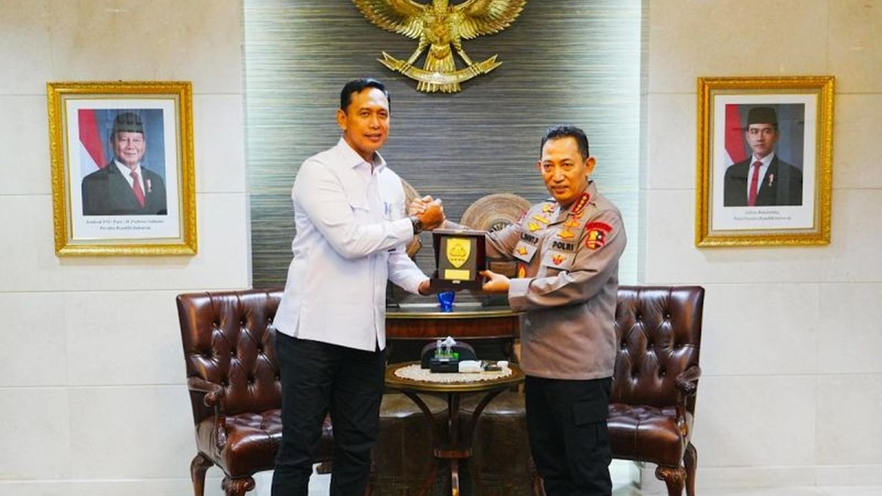 Perum Bulog dan Polri bersinergi mengawal penyaluran beras SPHP demi stabilitas harga pangan nasional. Bagaimana kolaborasi ini memastikan beras tepat sasaran?