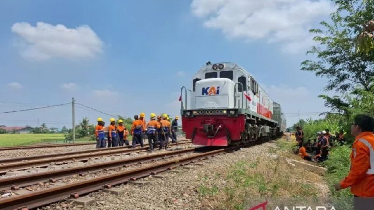 KAI Daop 6 Yogyakarta secara bertahap menormalisasi layanan kereta api pasca evakuasi KA Argo Bromo Anggrek. Simak daftar perjalanan yang sudah beroperasi dan yang masih dibatalkan.