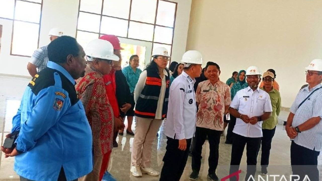 Pj Gubernur Papua Agus Fatoni memastikan Sekolah Rakyat Biak akan beroperasi serentak Agustus 2025. Program ini menawarkan pendidikan gratis bagi anak asli Papua, seperti apa fasilitasnya?