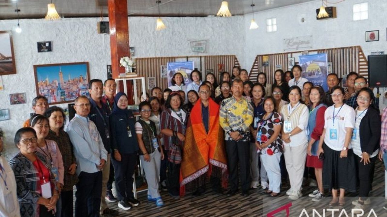 LKBN ANTARA kembali menunjukkan komitmennya di Danau Toba melalui program TJSL. Pelatihan UMK dan pelepasan ribuan benih ikan emas dilakukan untuk mendukung ekonomi lokal dan menjaga ekosistem. Apa dampak positifnya bagi Danau Toba?