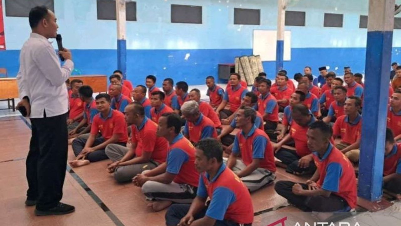 Lapas Pamekasan mengusulkan 1.145 narapidana untuk menerima remisi kemerdekaan pada HUT ke-80 RI 2025, termasuk remisi dasawarsa. Siapa saja yang berhak?