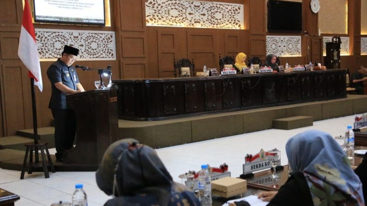 DPRD Kota Probolinggo telah menyetujui Raperda Perubahan APBD 2025. Simak bagaimana perubahan anggaran ini akan meningkatkan kualitas layanan publik dan kesejahteraan warga.