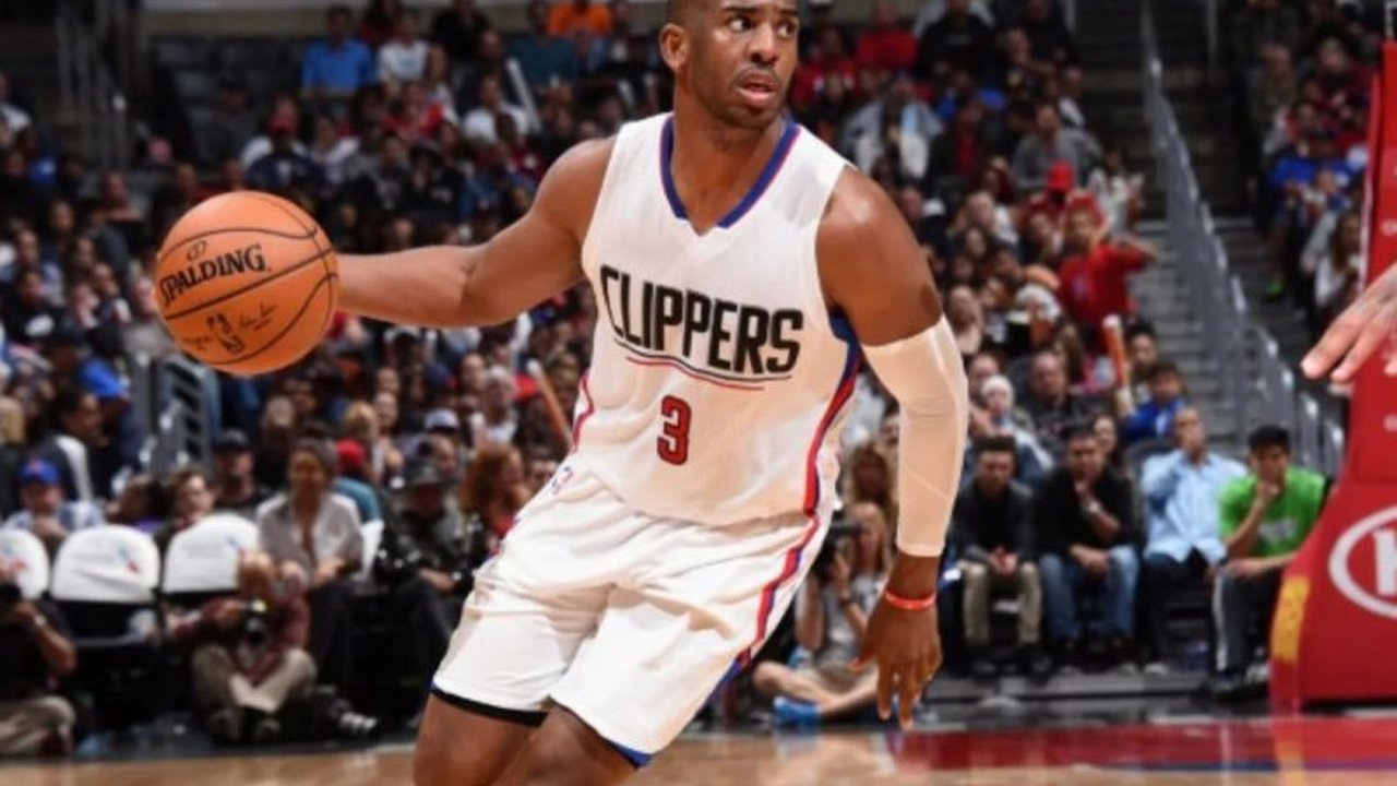 Chris Paul, pebasket veteran berusia 40 tahun, kembali ke Clippers dan mencatatkan namanya sebagai pencetak assist kedua terbanyak dalam sejarah klub. Siapa yang mengunggulinya?