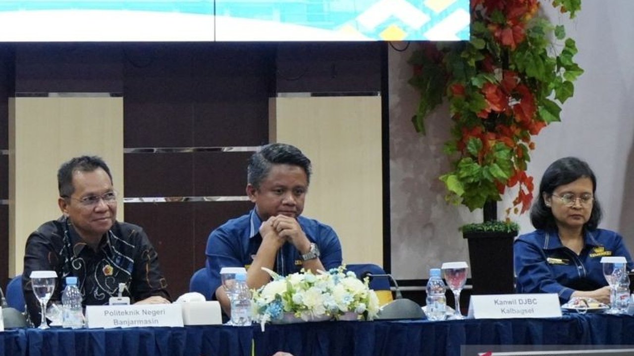 Kantor Wilayah DJPb Kalsel sukses menyalurkan Kredit Usaha Rakyat (KUR) Rp2,5 triliun kepada 42.093 debitur hingga Semester I 2025. Bagaimana dampak dan tantangan penyalurannya?