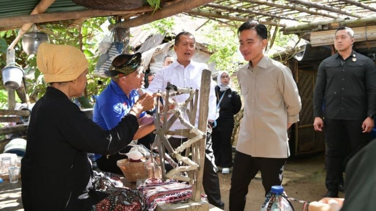 Wakil Presiden Gibran Rakabuming Raka menyoroti potensi besar Pariwisata Desa Sade, Lombok Tengah. Kunjungan ini menegaskan komitmen pemerintah dalam pelestarian budaya dan pengembangan ekonomi lokal.